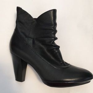 Indigo by Clarks Ankle Boots Size 8M